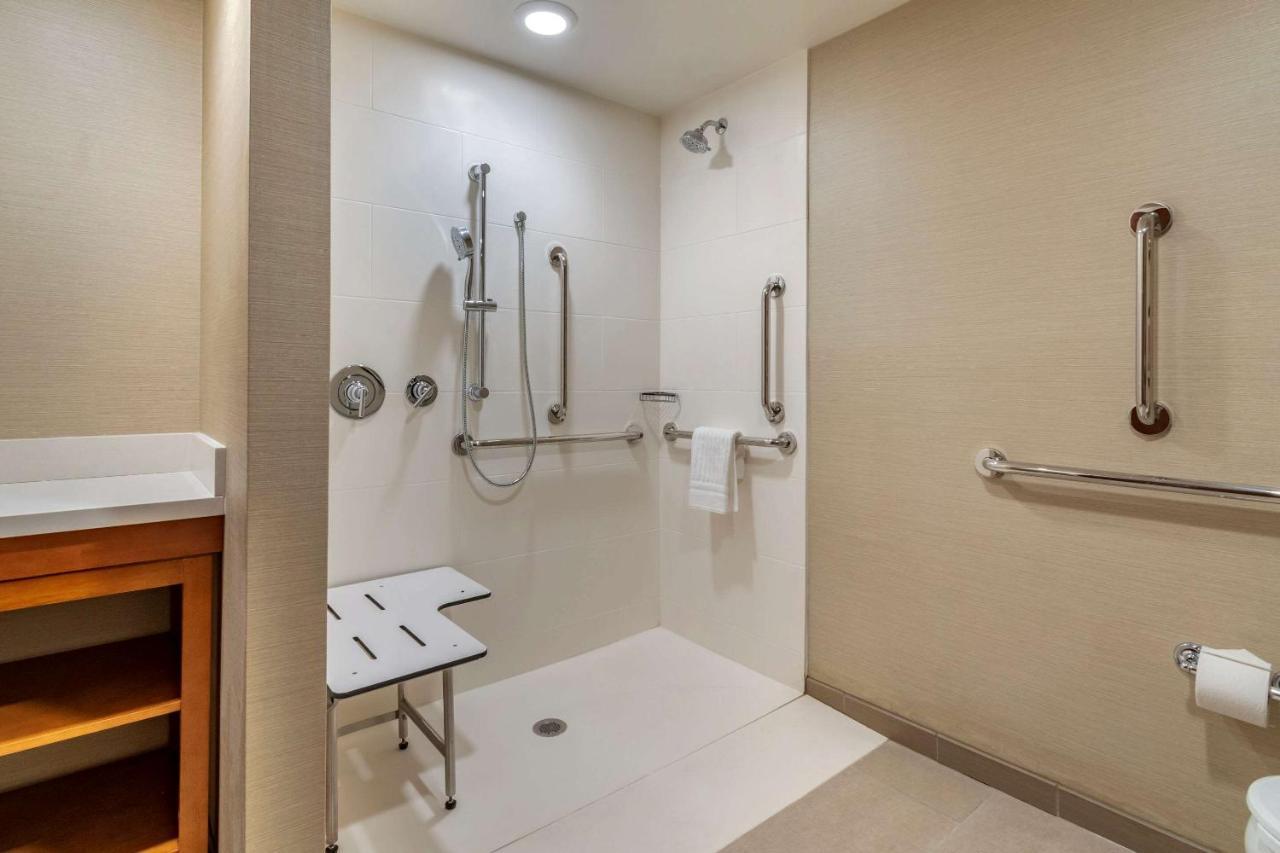 Comfort Suites Camp Hill-Harrisburg West Екстер'єр фото