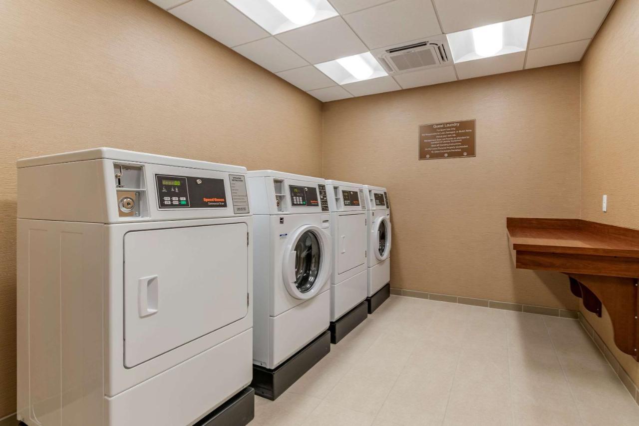 Comfort Suites Camp Hill-Harrisburg West Екстер'єр фото