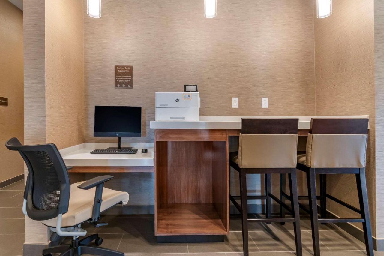 Comfort Suites Camp Hill-Harrisburg West Екстер'єр фото