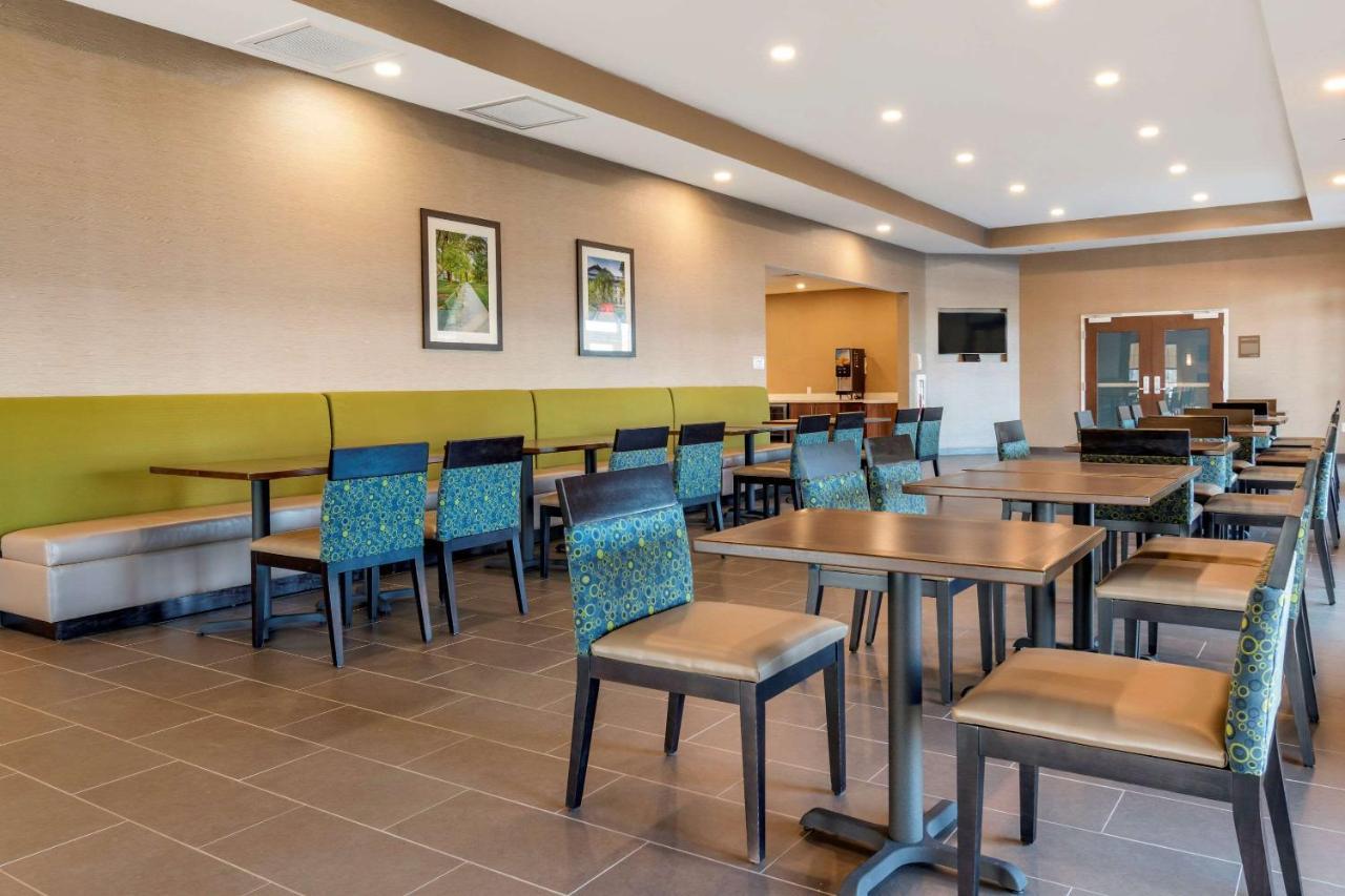 Comfort Suites Camp Hill-Harrisburg West Екстер'єр фото