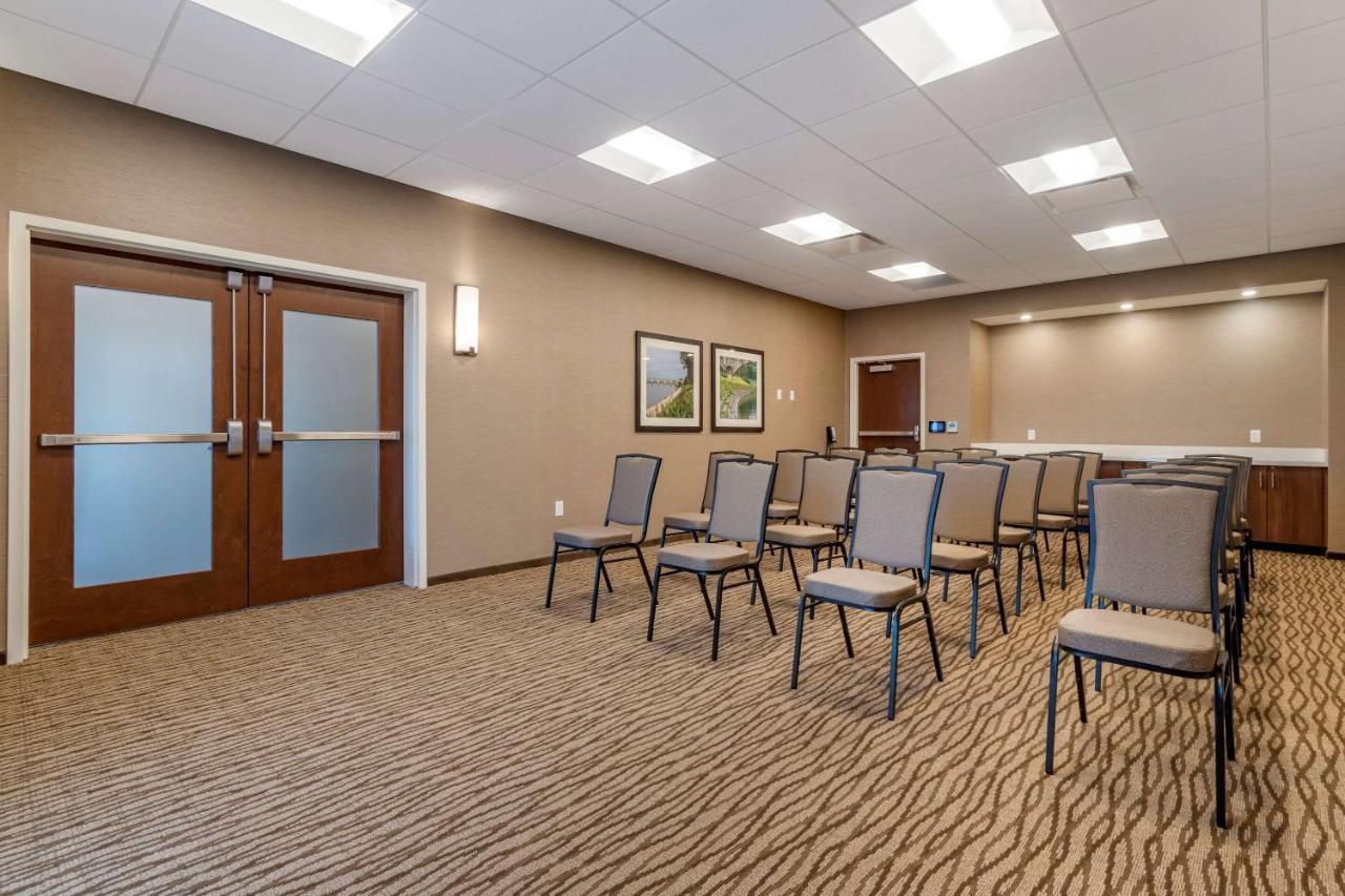 Comfort Suites Camp Hill-Harrisburg West Екстер'єр фото